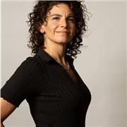 Graduada superior de música con especialidad en flauta dulce imparte clases